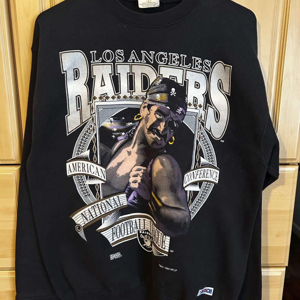 *VINTAGE* Los Angeles Raiders Graphic Sweatshirt